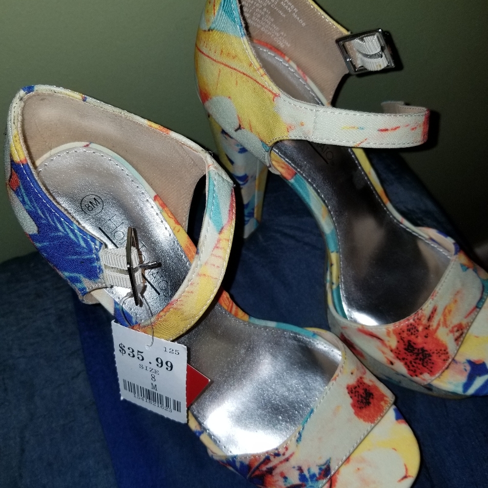 Platform Heels - Picture 2 of 3